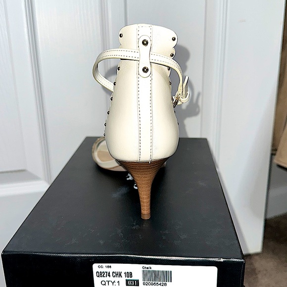 NWT Coach anyone? U can never wrong w/ a COACH 👠 . B Original 👛 💰 🔥 4 U Sis - Picture 5 of 17